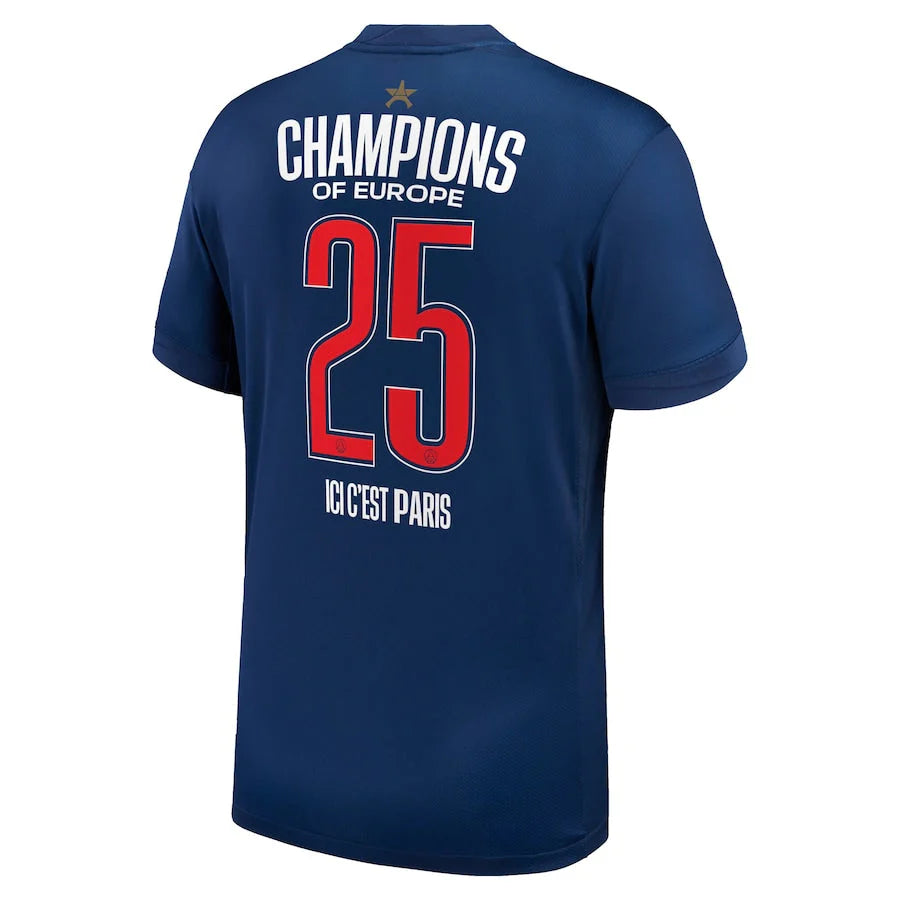 Maillot Collector Domicile Stadium PSG
Nike 24/25 - Paris Champions d’Europe 2025